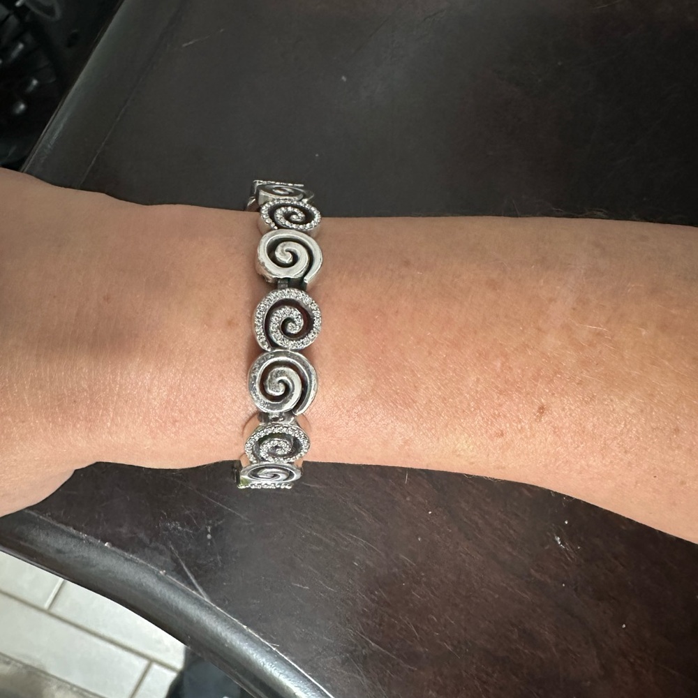 Elegant Silver Swirl Bracelet